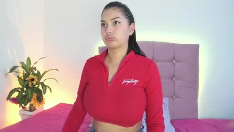 Snapshot of _valediaz__ chatting on 02/03/25, 05:56 Vale online show from 02/03/25, 05:56