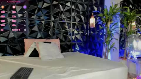 Snapshot of _valentina_69 chatting on 01/11/25, 12:33 _valentina_69 online show from 01/11/25, 12:33