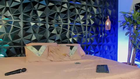 Snapshot of _valentina_69 chatting on 02/19/25, 12:03 _valentina_69 online show from 02/19/25, 12:03