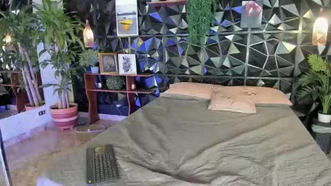 Snapshot of _valentina_69 chatting on 09/27/25, 02:27 _valentina_69 online show from 09/27/25, 02:27