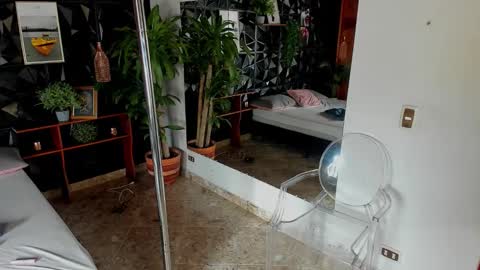 Snapshot of _valentina_69 chatting on 10/14/25, 02:51 _valentina_69 online show from 10/14/25, 02:51