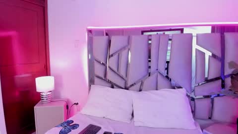 Snapshot of _valeria_saenz_ chatting on 09/29/25, 02:06 _valeria_saenz_ online show from 09/29/25, 02:06