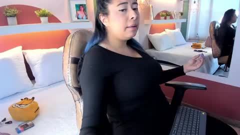 Snapshot of _valeryboobs_ chatting on 05/27/26, 01:41 _valeryboobs_ online show from 05/27/26, 01:41