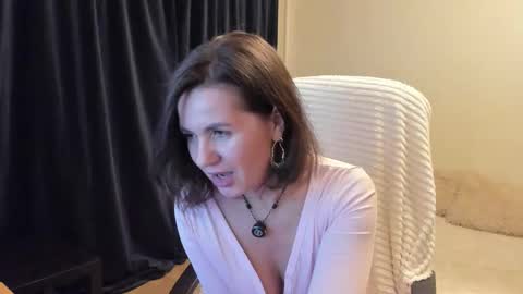 _vallylove online show from 12/22/25, 12:40