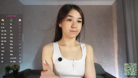 Snapshot of _vi_vi_ chatting on 05/23/26, 05:06 Viola online show from 05/23/26, 05:06