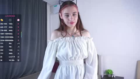 Snapshot of _vi_vi_ chatting on 05/30/26, 06:27 Viola online show from 05/30/26, 06:27