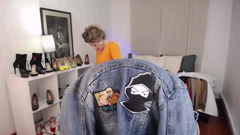 Snapshot of _victoria_collins chatting on 01/10/25, 04:09 Sol online show from 01/10/25, 04:09