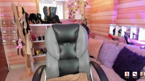 Snapshot of _victoria_collins chatting on 06/15/26, 12:40 Sol online show from 06/15/26, 12:40