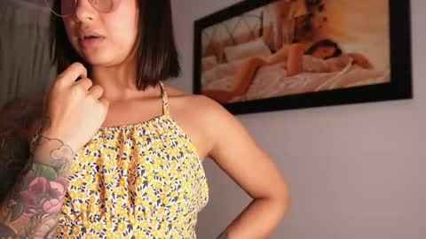 Snapshot of _victoria_florez chatting on 04/13/26, 01:33 VICTORIA online show from 04/13/26, 01:33