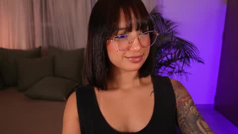 Snapshot of _victoria_florez chatting on 04/18/26, 12:03 VICTORIA online show from 04/18/26, 12:03