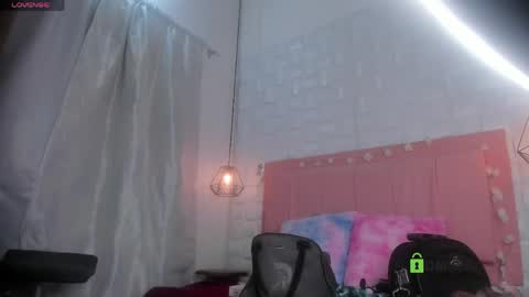 Snapshot of _victoria_milf_ chatting on 05/23/26, 04:00 victoria online show from 05/23/26, 04:00