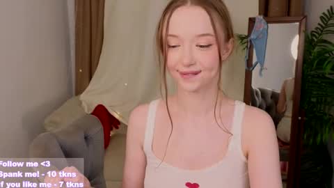 Violet online show from 03/06/25, 11:42