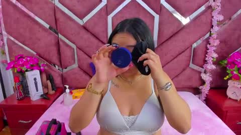 _violeta18_ online show from 10/21/25, 03:07