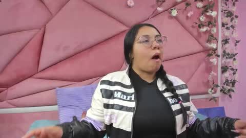 _violeta18_ online show from 11/23/25, 02:44