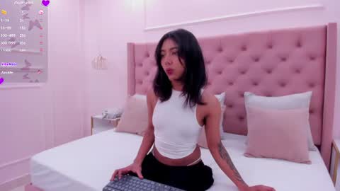 Snapshot of _violeta_clark chatting on 06/14/26, 01:24 Violeta online show from 06/14/26, 01:24