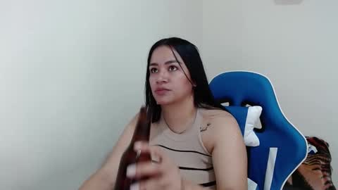 Snapshot of _vitoria1 chatting on 01/01/25, 01:47 Victoria online show from 01/01/25, 01:47