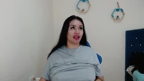 Snapshot of _vitoria1 chatting on 03/12/25, 03:02 Victoria online show from 03/12/25, 03:02