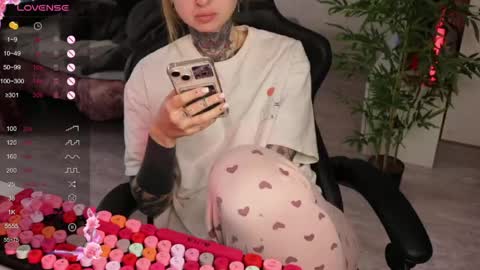Snapshot of _viv1an_ chatting on 05/03/26, 06:41 Alis online show from 05/03/26, 06:41
