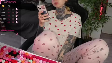 Snapshot of _viv1an_ chatting on 05/17/26, 07:17 Alis online show from 05/17/26, 07:17