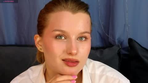 Snapshot of _watchmesmile_ chatting on 04/26/26, 03:48 _watchmesmile_ online show from 04/26/26, 03:48