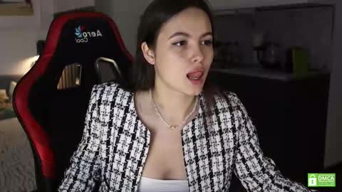 Kristina online show from 09/18/25, 10:28