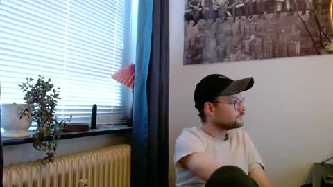 Snapshot of _whoisthatguy_ chatting on 10/21/25, 02:51 _whoisthatguy_ online show from 10/21/25, 02:51