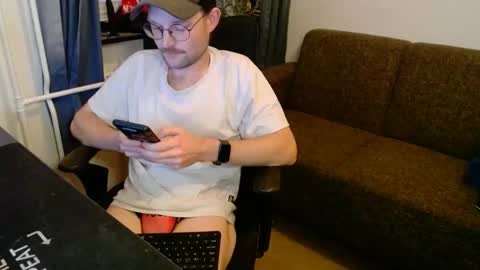 Snapshot of _whoisthatguy_ chatting on 11/06/25, 03:46 _whoisthatguy_ online show from 11/06/25, 03:46