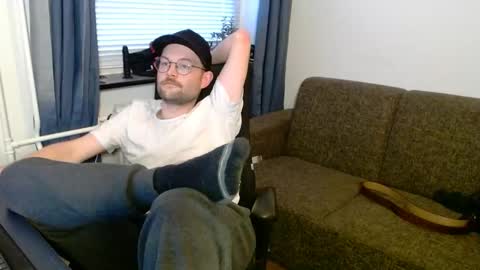 Snapshot of _whoisthatguy_ chatting on 11/10/25, 03:11 _whoisthatguy_ online show from 11/10/25, 03:11