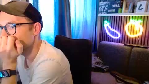 _whoisthatguy_ online show from 07/12/26, 05:37