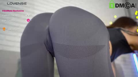 Snapshot of _wild_berry chatting on 02/25/25, 12:14 Lily online show from 02/25/25, 12:14