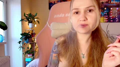 Snapshot of _witch__ chatting on 10/03/25, 07:38 Enni online show from 10/03/25, 07:38