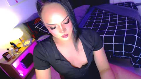 Snapshot of _womanofdreams_ chatting on 07/28/26, 04:05 Sofie online show from 07/28/26, 04:05