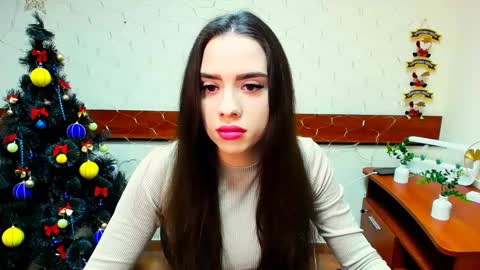 Snapshot of _your_fantasy_girl chatting on 01/22/25, 12:38 Alisa online show from 01/22/25, 12:38