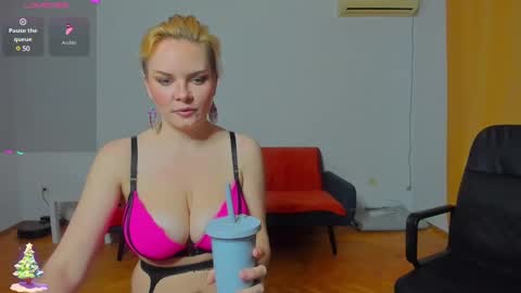 Snapshot of _yourpleasure_ chatting on 12/15/24, 04:59 Candice and Mark online show from 12/15/24, 04:59