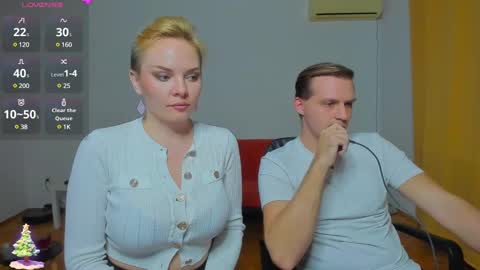 Snapshot of _yourpleasure_ chatting on 12/19/24, 08:34 Candice and Mark online show from 12/19/24, 08:34