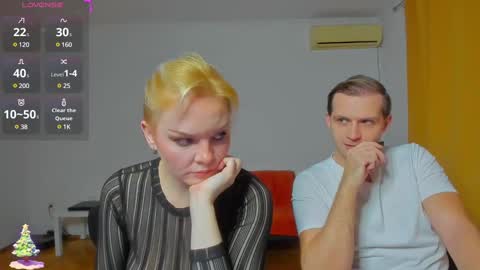 Snapshot of _yourpleasure_ chatting on 12/23/24, 04:50 Candice and Mark online show from 12/23/24, 04:50