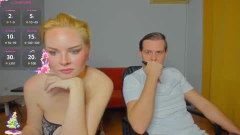 Snapshot of _yourpleasure_ chatting on 12/26/24, 06:01 Candice and Mark online show from 12/26/24, 06:01