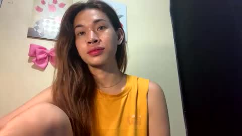 Snapshot of _yoursexwife_ chatting on 04/05/26, 05:43 sheng online show from 04/05/26, 05:43