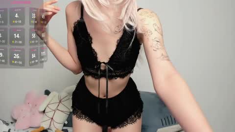 Mia online show from 06/03/26, 09:31