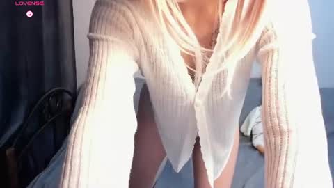 Mia online show from 07/19/26, 08:23