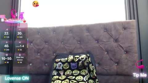 Yuyi online show from 11/22/25, 11:20