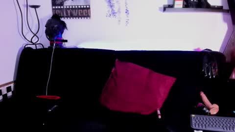 Snapshot of _zara_rosse chatting on 04/21/26, 10:43 ZARA online show from 04/21/26, 10:43