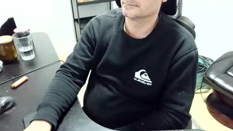 Snapshot of _zeus____ chatting on 11/20/25, 04:23 Zeus online show from 11/20/25, 04:23