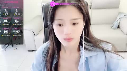 _zizi_ online show from 01/06/25, 05:19