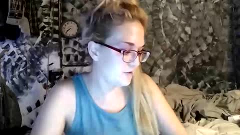 Snapshot of a6909 chatting on 12/30/24, 07:11 Bree Anna online show from 12/30/24, 07:11