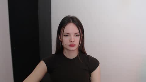 a_ariella_ online show from 10/11/25, 07:18