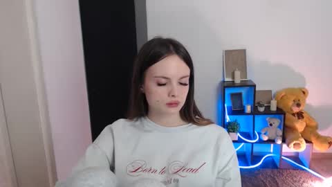 a_ariella_ online show from 10/25/25, 07:05