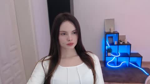 a_ariella_ online show from 12/05/25, 01:31