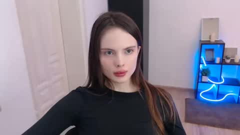 a_ariella_ online show from 12/16/25, 02:22