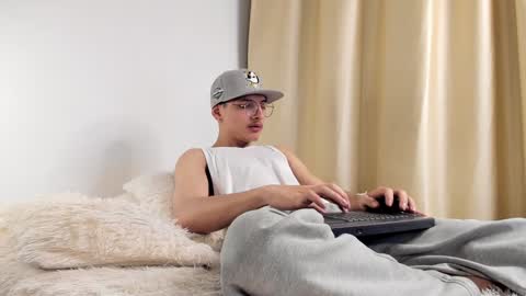 Snapshot of a_lejandro_08 chatting on 12/02/24, 12:30 alejo online show from 12/02/24, 12:30